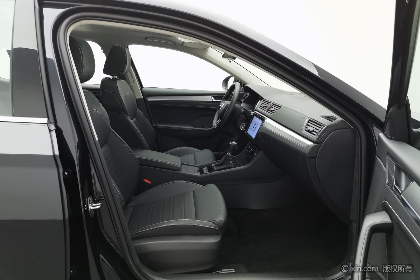 Skoda Superb 2025 car image #24