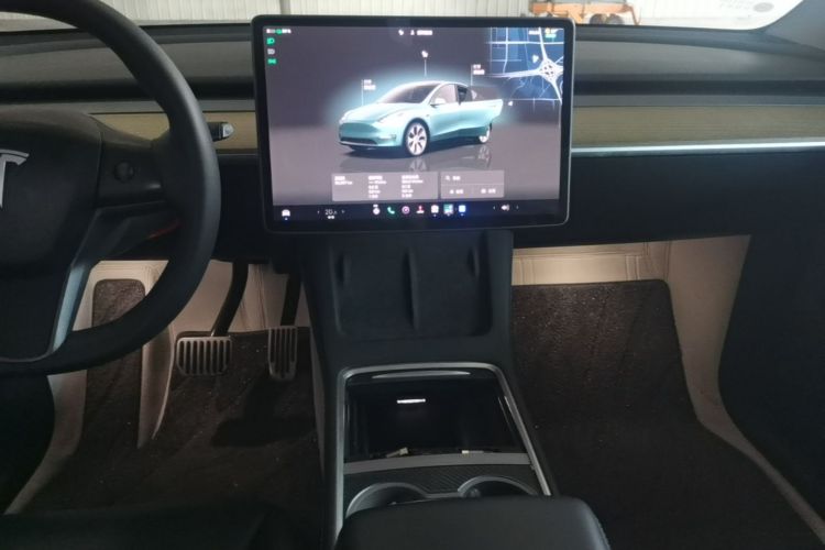 Tesla Model Y 2023 car image #13