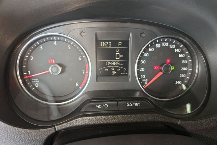 Volkswagen Polo 2016 car image #12