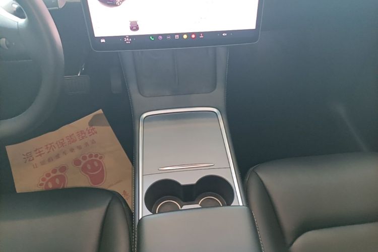Tesla Model Y 2022 car image #14
