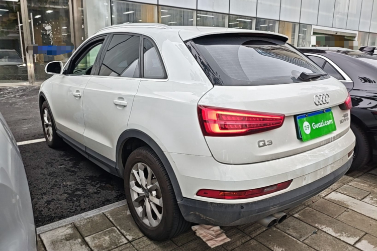 Audi Q3 2018 car image #5