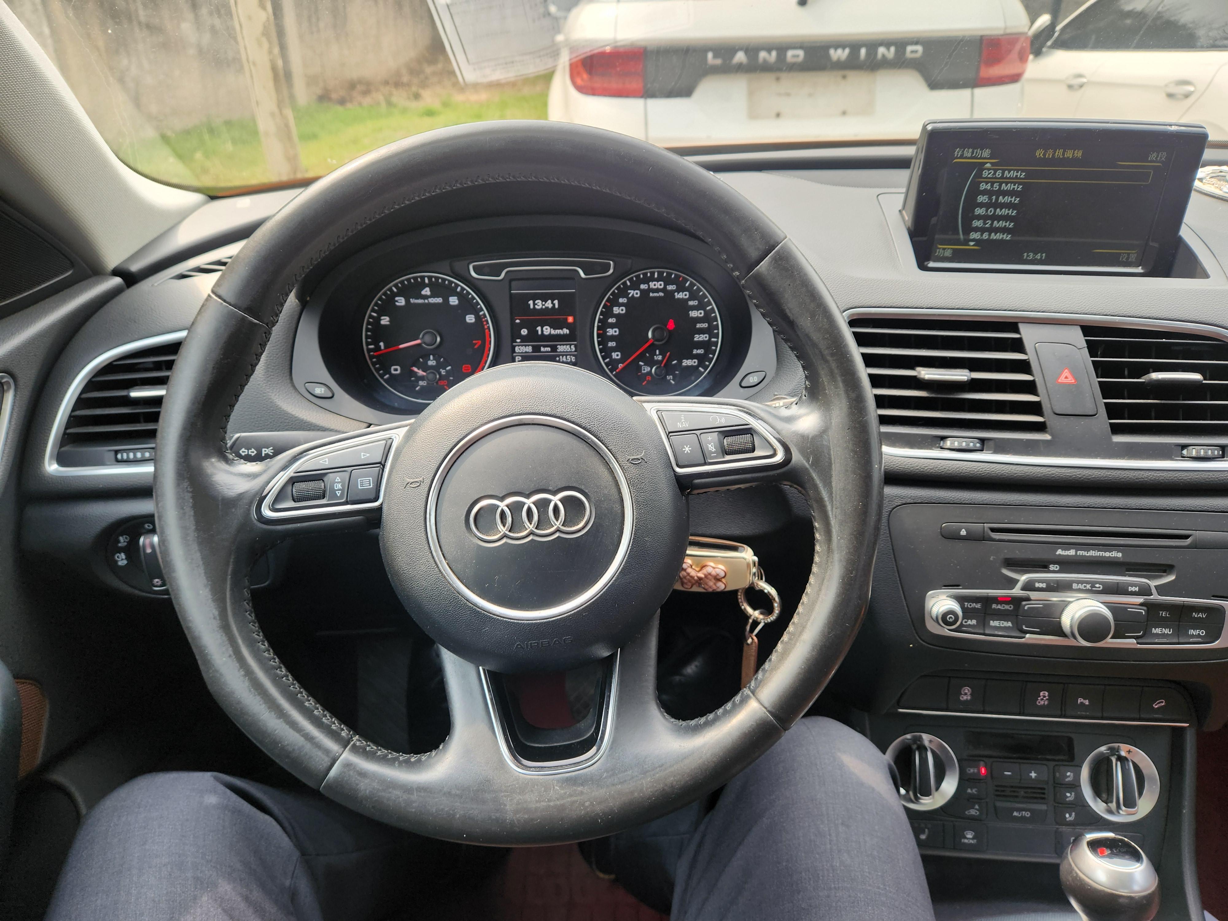 Audi Q3 2016 car image #6