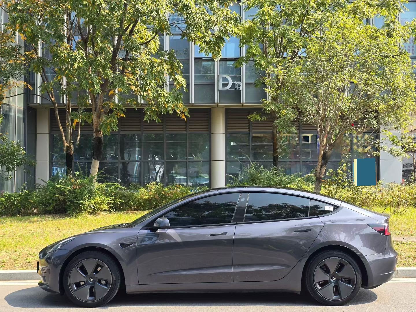 Tesla Model 3 2022 car image #2