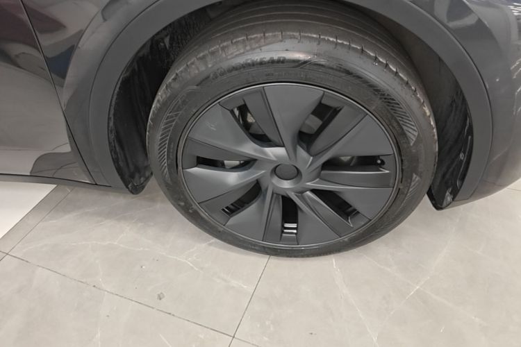 Tesla Model Y 2024 #9 Tesla Model Y 2024 car image #9