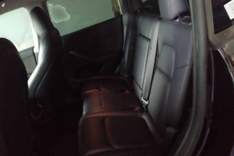Tesla Model Y 2023 car image #17