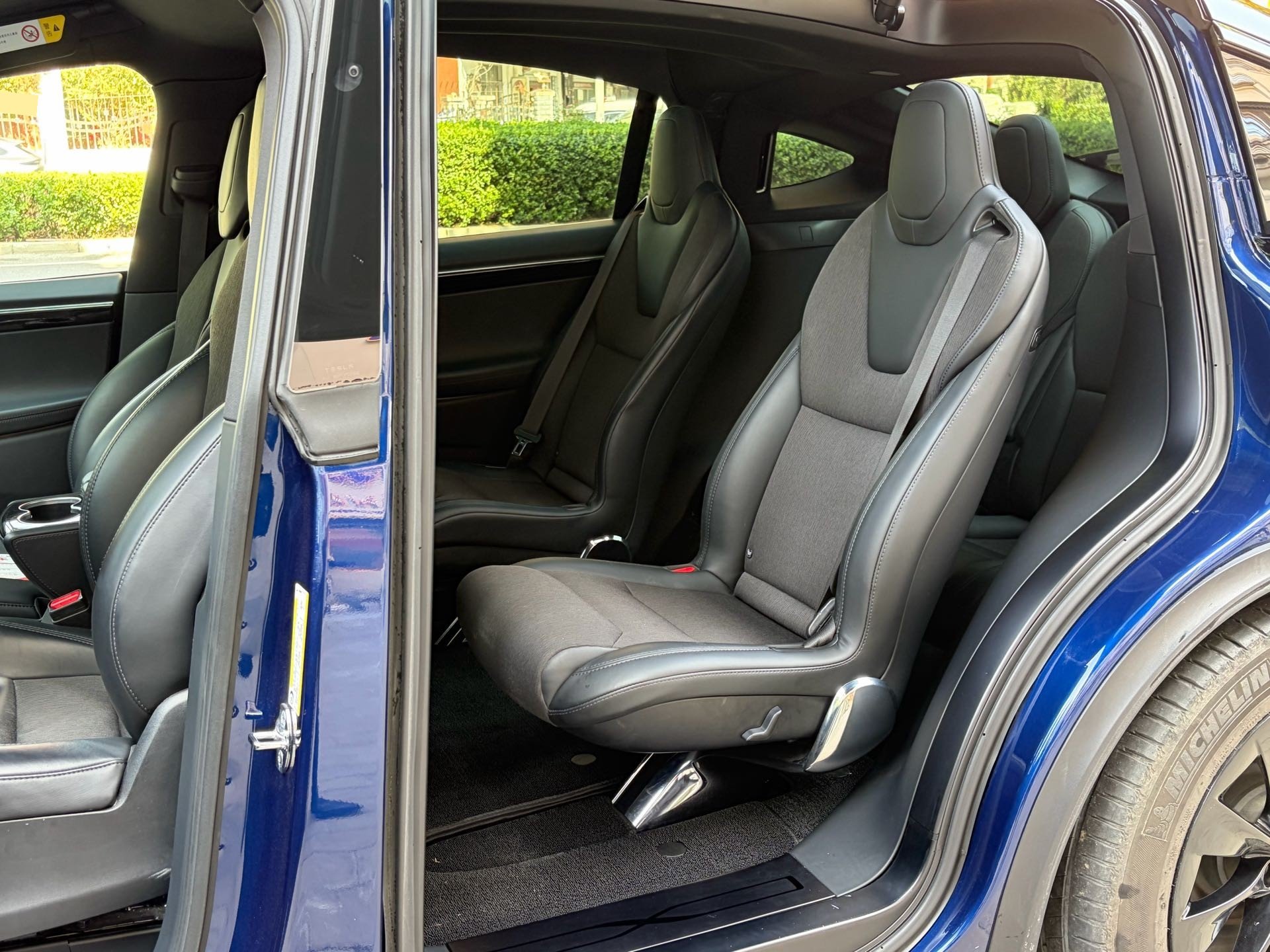 Tesla Model X 2017 car image #9