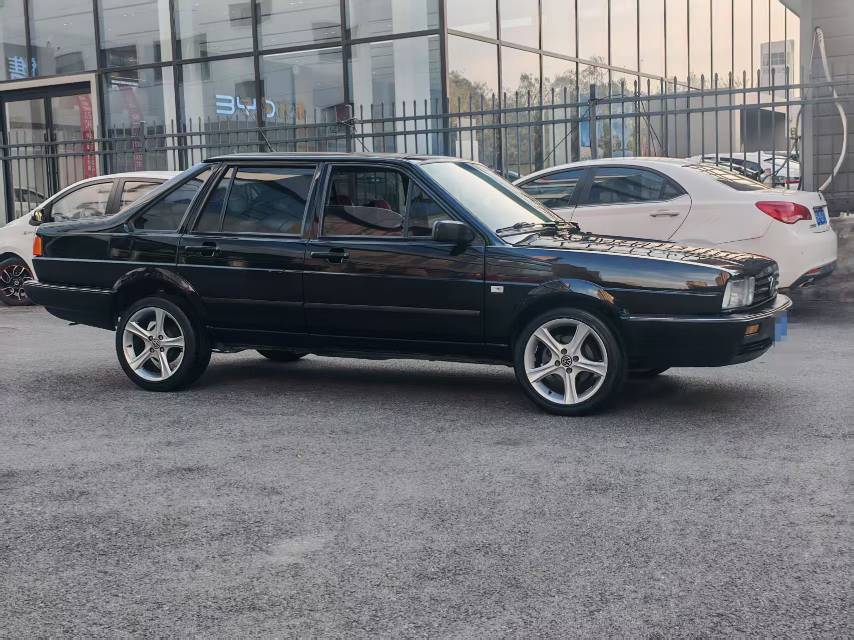 Volkswagen Santana Classic 2010 صورة سيارة #3