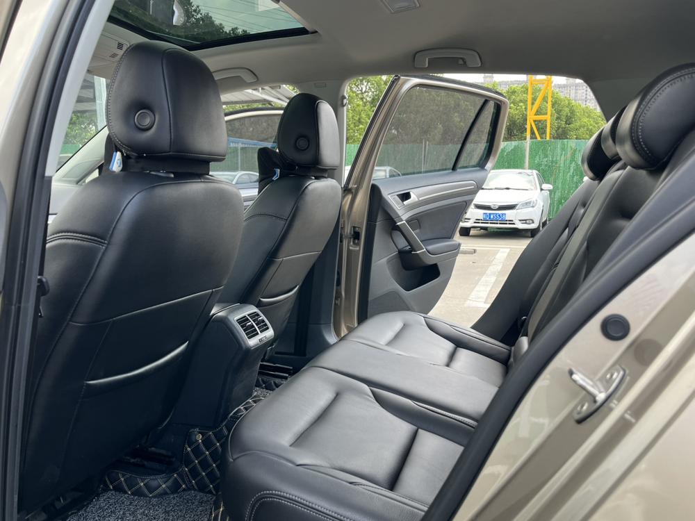 Volkswagen Golf 2017 car image #26