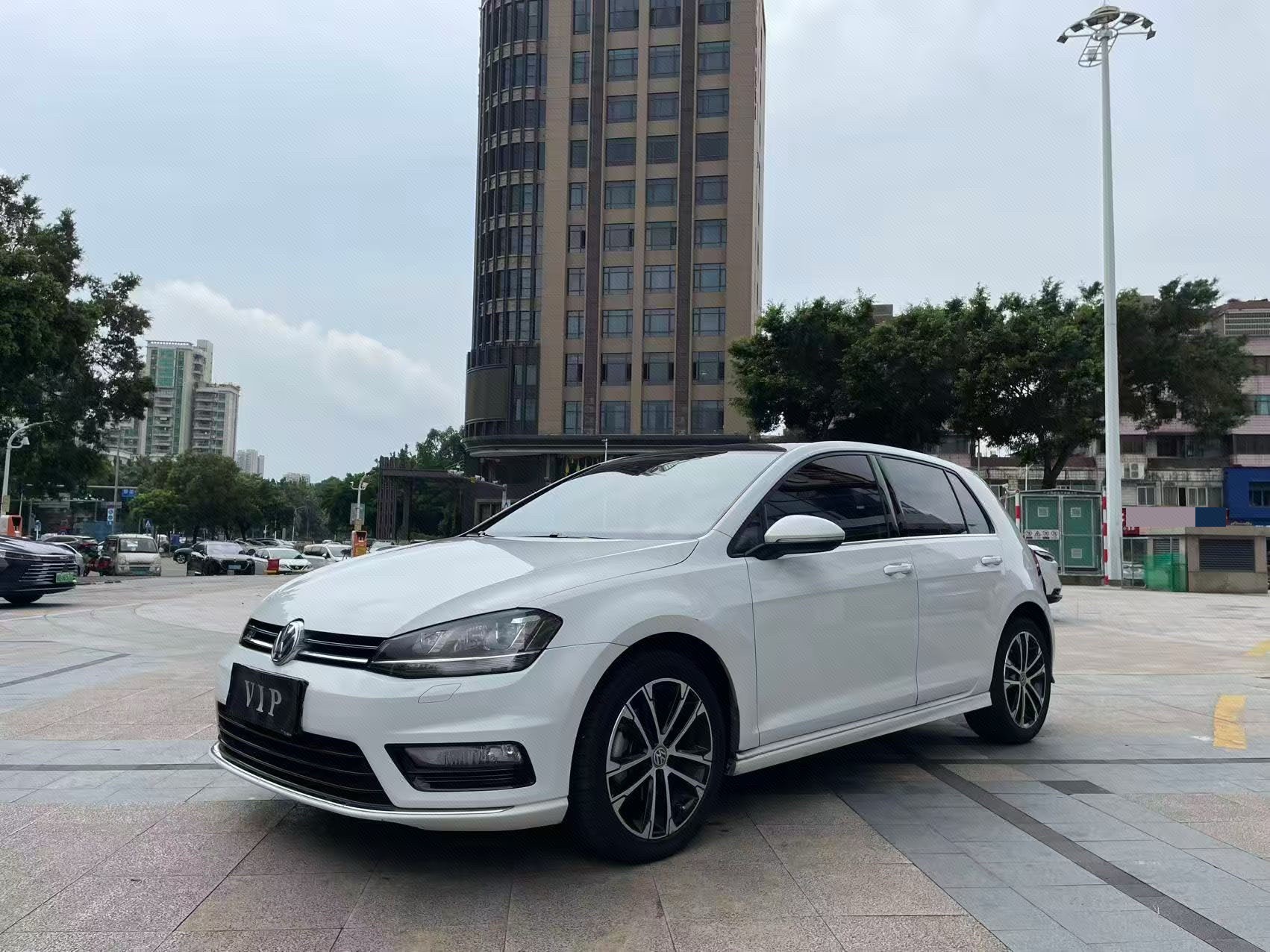 Volkswagen Golf 2017 Volkswagen Golf 2017 car image