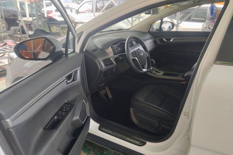 GEELY Emgrand GS 2018 car image #12
