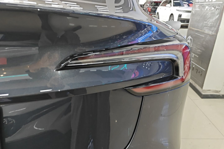Tesla Model 3 2024 car image #8