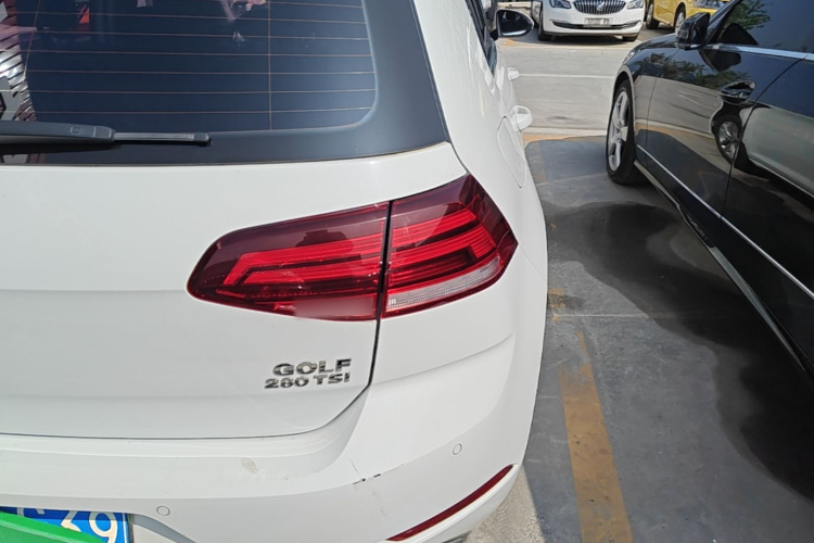 Volkswagen Golf 2019 car image #8