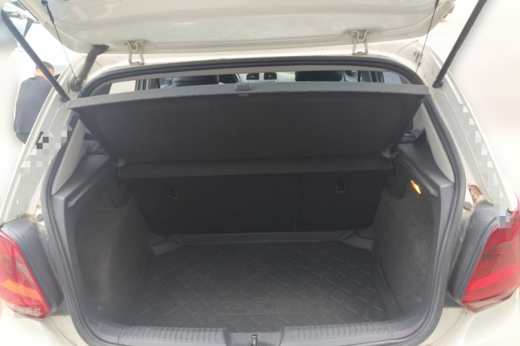 Volkswagen Polo 2015 car image #21