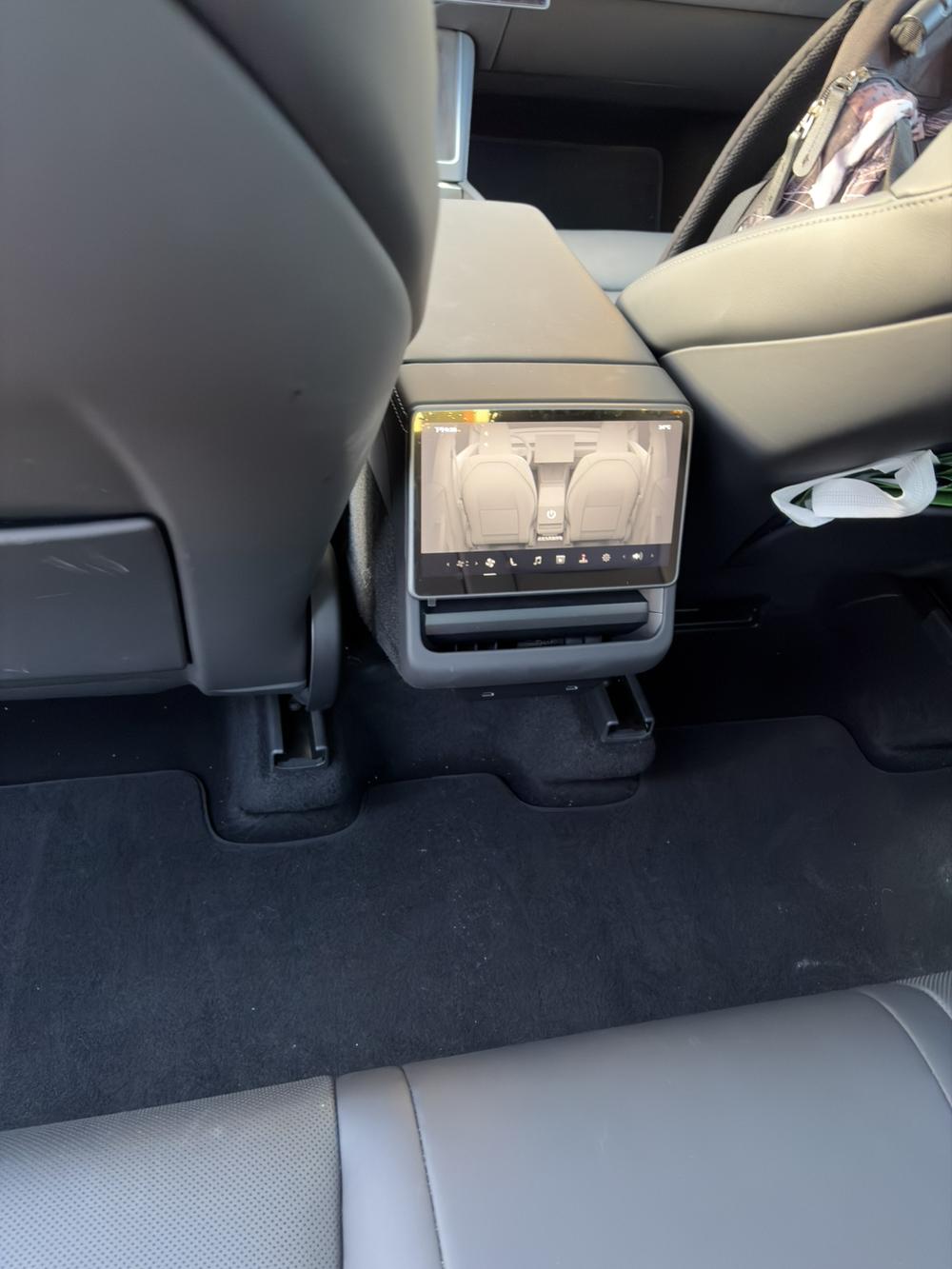 Tesla Model Y 2026 car image #9