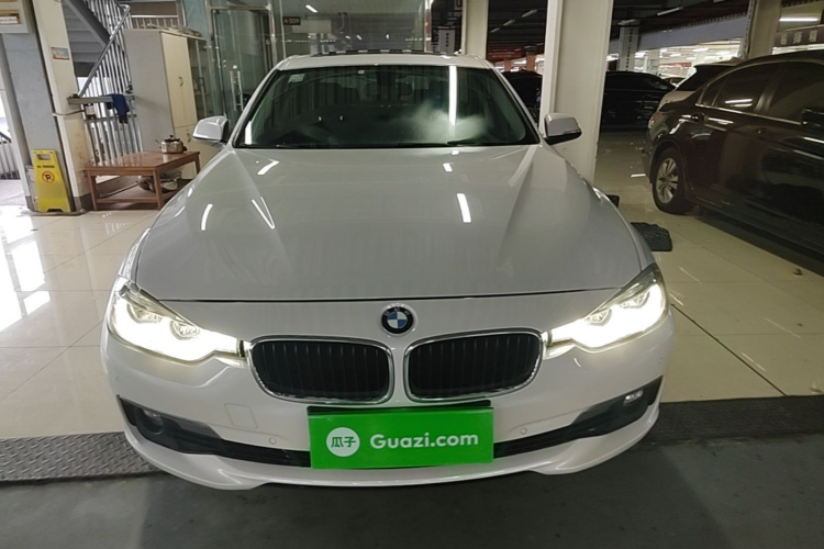 BMW 3 Series 2017 #3 BMW 3 Series 2017 car image #3