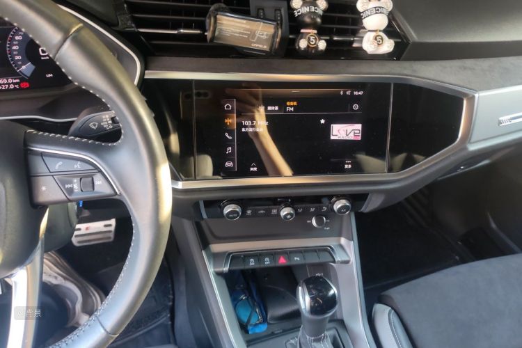 Audi Q3 2019 #15 Audi Q3 2019 car image #15