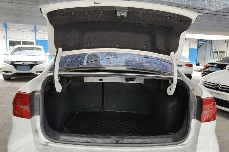 Volkswagen Bora 2017 car image #19