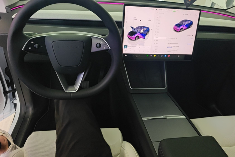 Tesla Model Y 2025 #10 Tesla Model Y 2025 car image #10