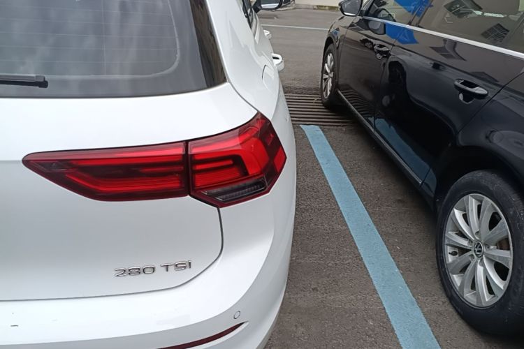 Volkswagen Golf 2024 car image #8