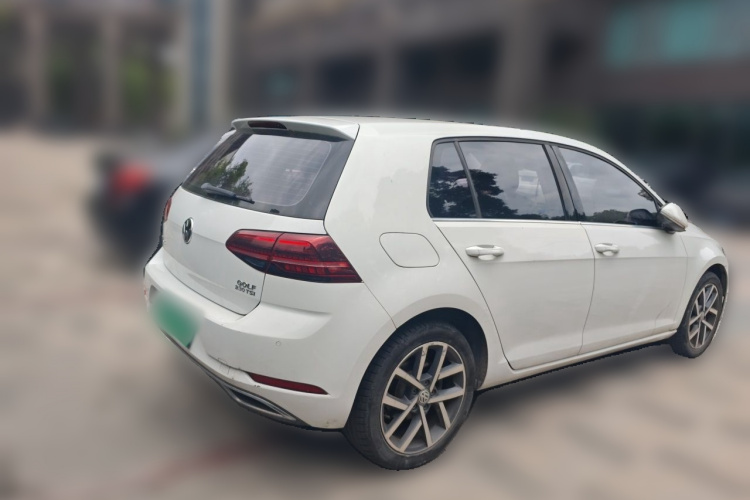 Volkswagen Golf 2018 car image #7