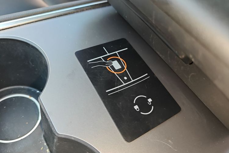 Tesla Model Y 2021 car image #9