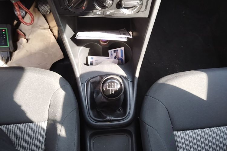 Volkswagen Polo 2015 car image #14