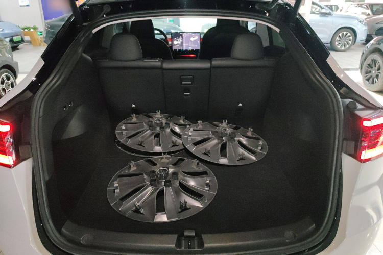 Tesla Model Y 2022 car image #23