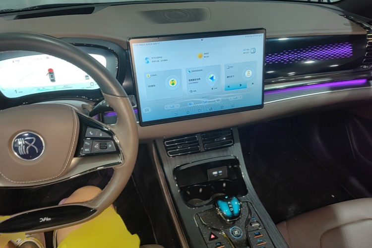 BYD Han 2023 car image #10