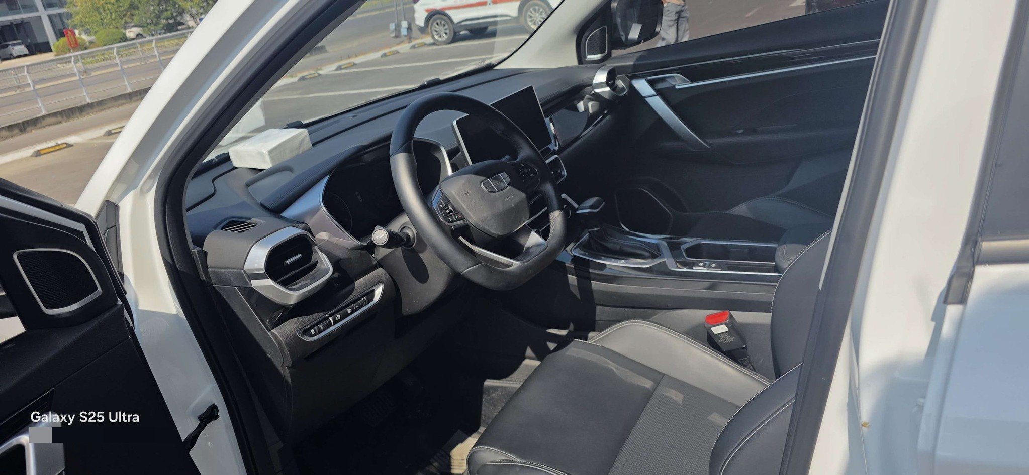 GEELY Coolray 2025 #5 GEELY Coolray 2025 car image #5