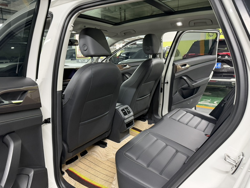 Volkswagen Tharu 2022 car image #8