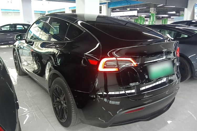 Tesla Model Y 2023 #5 Tesla Model Y 2023 car image #5