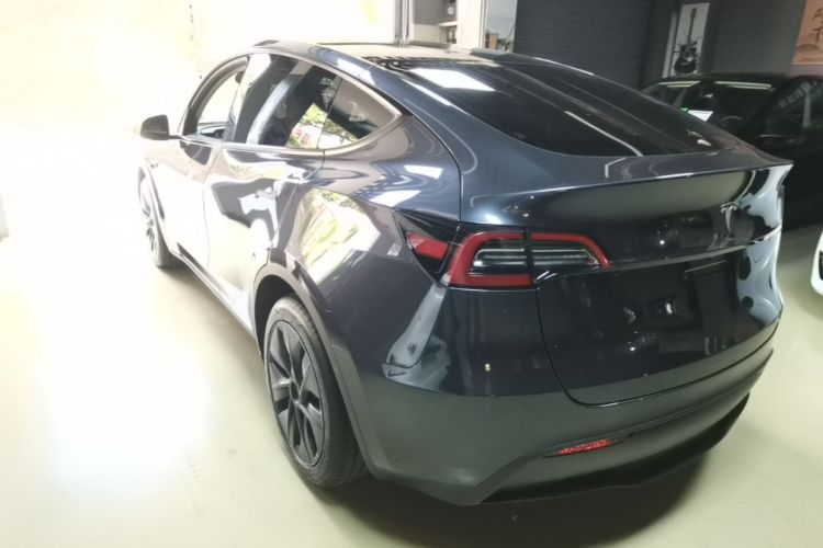 Tesla Model Y 2024 #5 Tesla Model Y 2024 car image #5