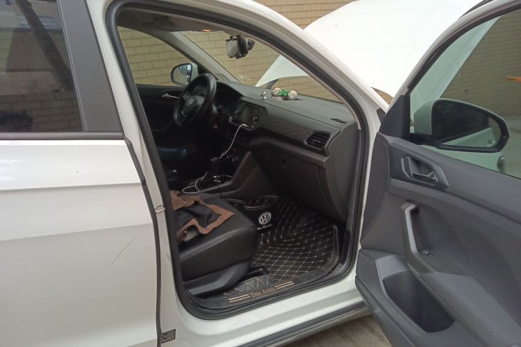 Volkswagen T-Cross 2020 car image #27