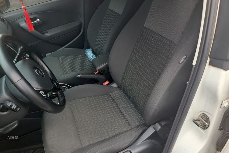Volkswagen Polo 2018 car image #17