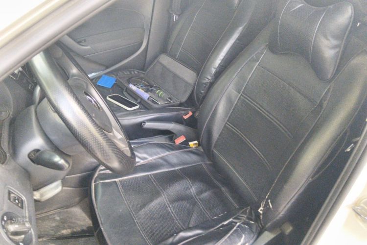 Volkswagen Polo 2015 car image #17