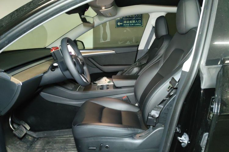 Tesla Model Y 2023 immagine di auto #15