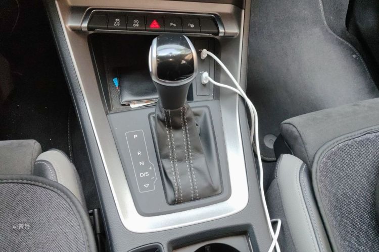 Audi Q3 2021 car image #16