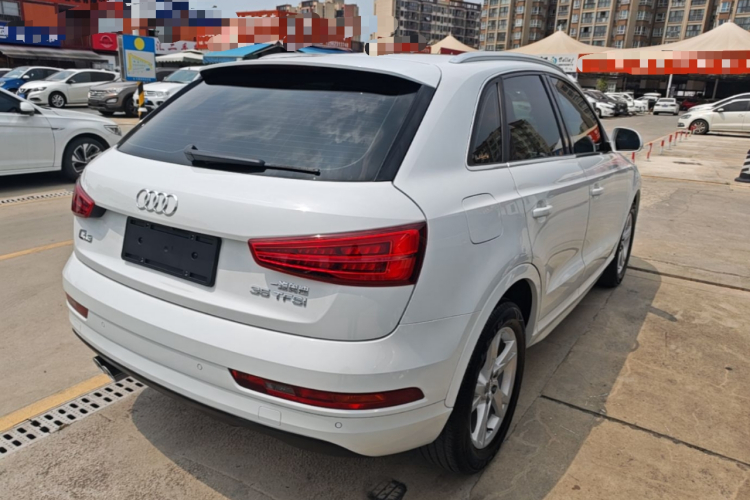 Audi Q3 2019 car image #7