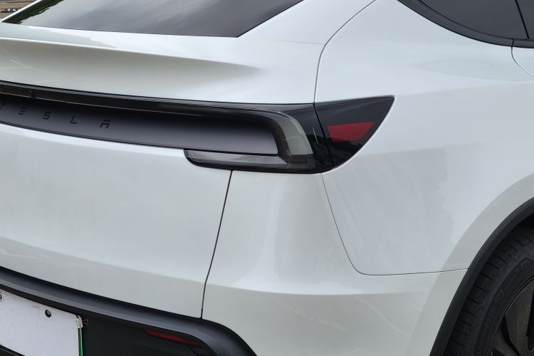 Tesla Model Y 2025 #12 Tesla Model Y 2025 car image #12