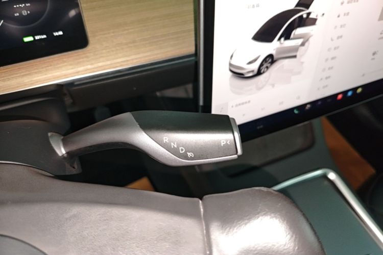 Tesla Model Y 2023 #14 Tesla Model Y 2023 car image #14