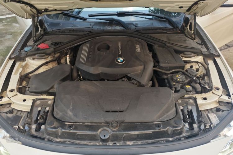 BMW 3 Series 2018 car image #22