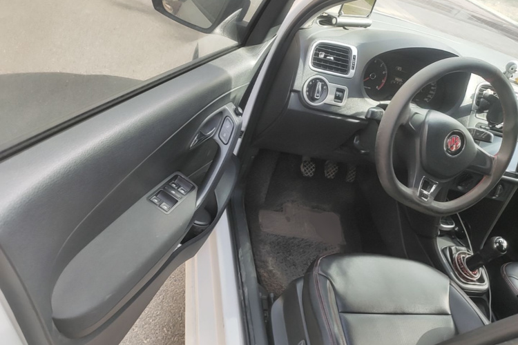 Volkswagen Polo 2016 immagine di auto #18