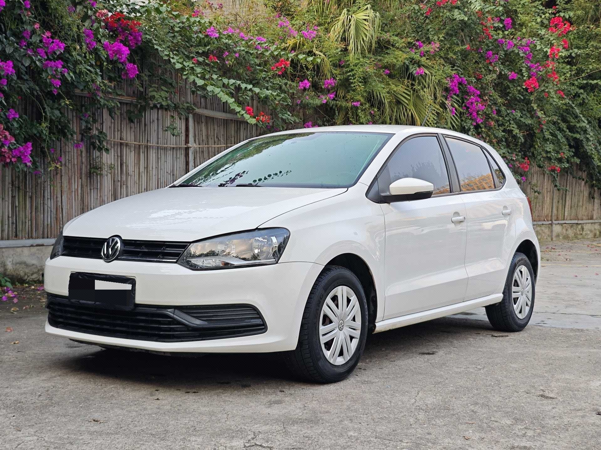 Volkswagen Polo 2015 Volkswagen Polo 2015 car image