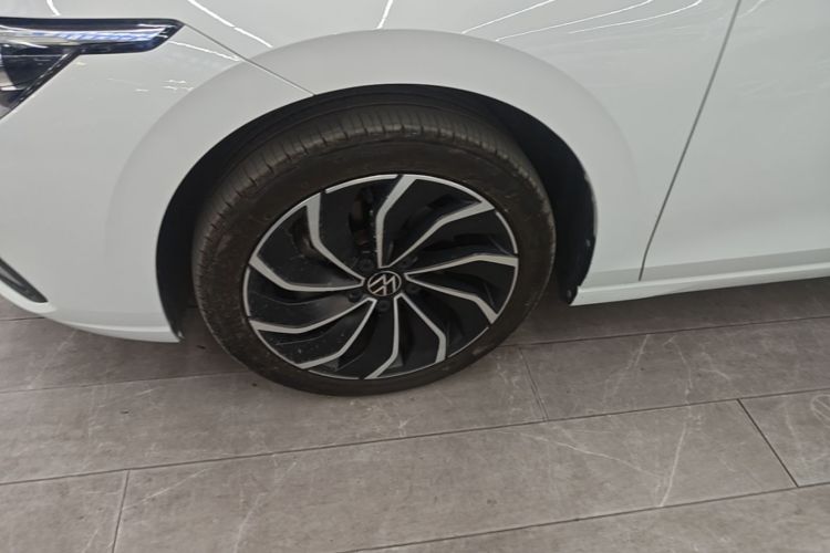 Volkswagen Golf 2021 car image #9