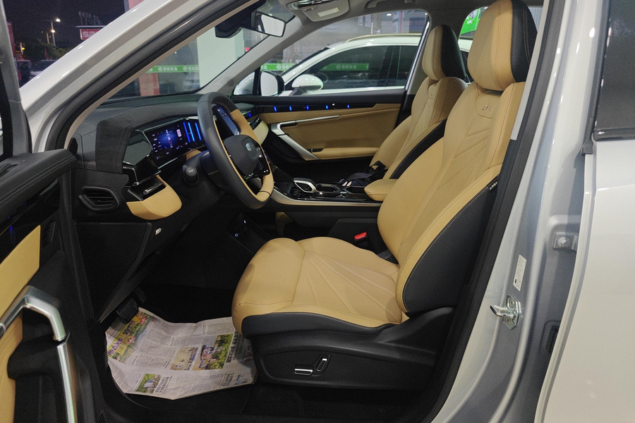 GEELY Boyue L 2024 car image #3