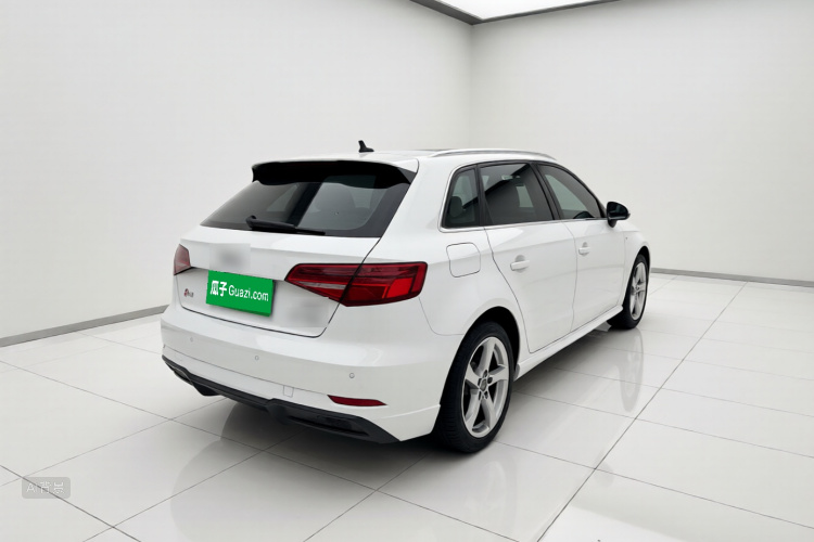 Audi A3 2019 car image #7