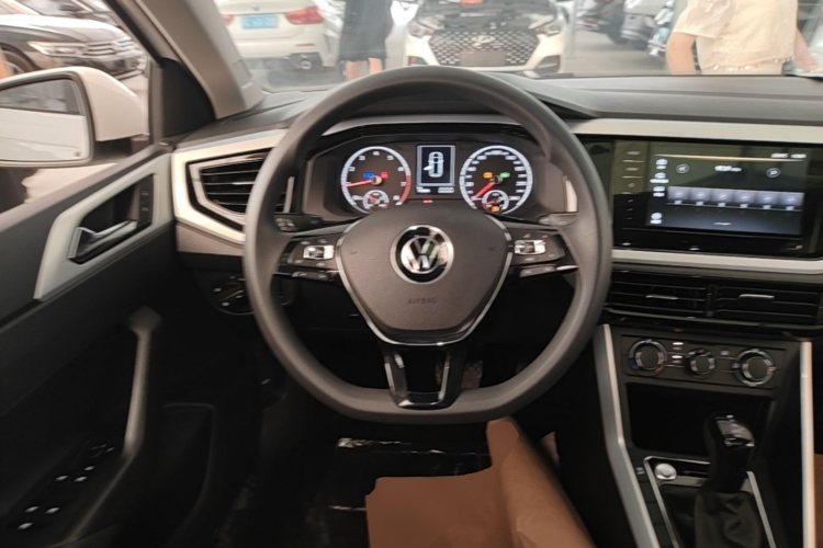 Volkswagen Polo 2021 car image #11