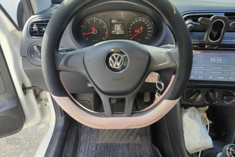Volkswagen Polo 2015 #12 Volkswagen Polo 2015 car image #12