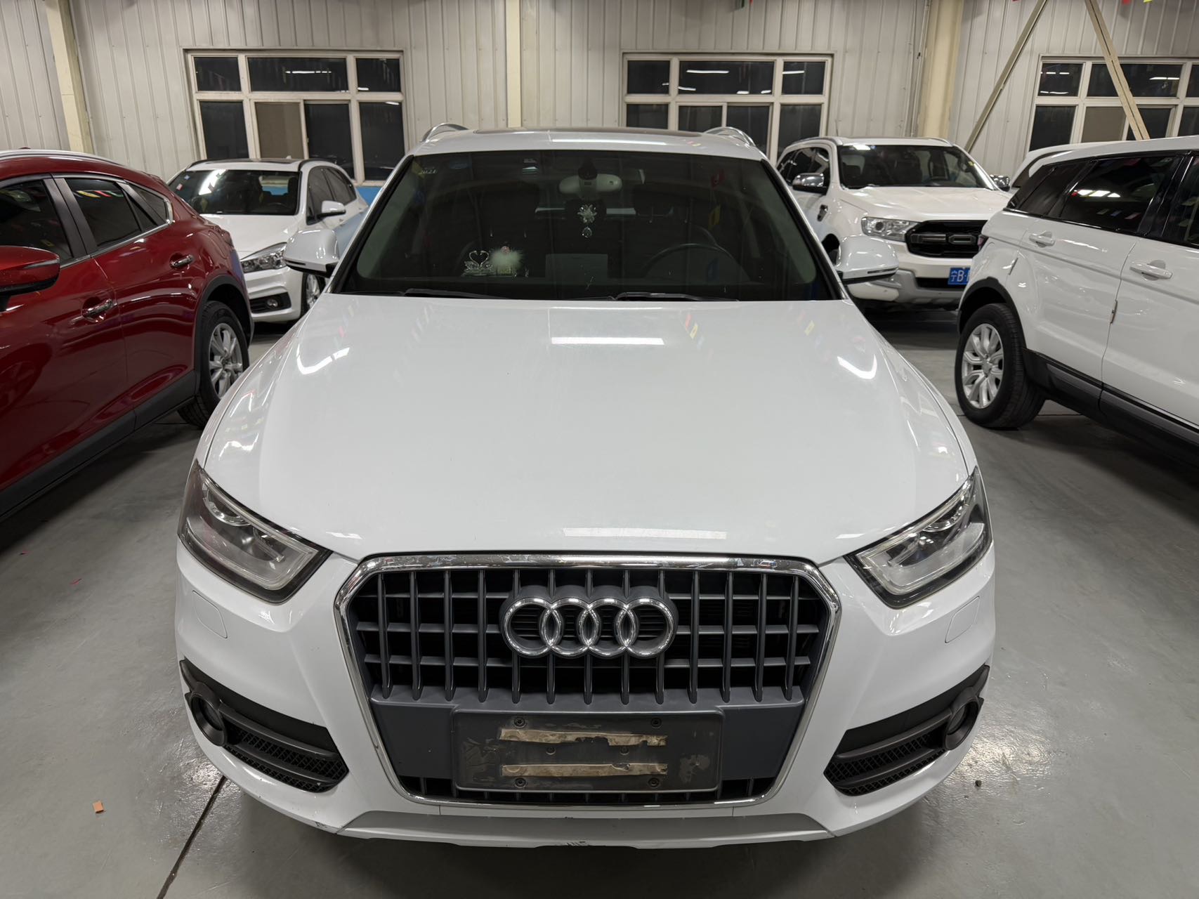 Audi Q3 2015 car image #2