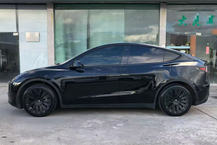 Tesla Model Y 2023 #6 Tesla Model Y 2023 car image #6